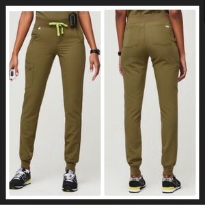 Figs Zamora Joggers in Martini Olive